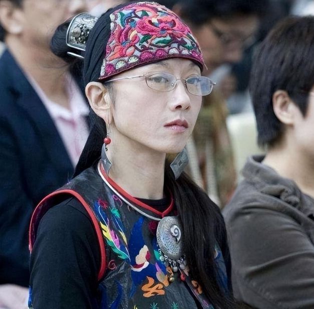 前夫刘淳晴毅然回到身边无儿无女也无妨麻将胡了免费试玩与杨丽萍离婚多年后(图3)