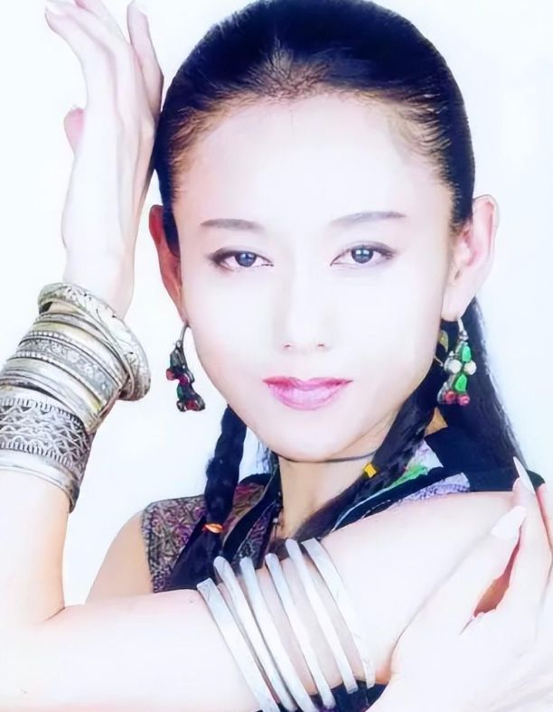 前夫刘淳晴毅然回到身边无儿无女也无妨麻将胡了免费试玩与杨丽萍离婚多年后(图6)