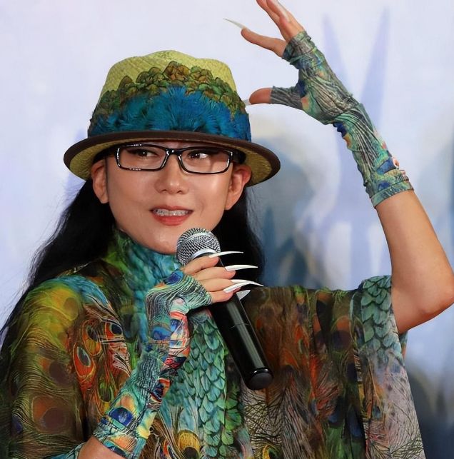 前夫刘淳晴毅然回到身边无儿无女也无妨麻将胡了免费试玩与杨丽萍离婚多年后(图13)