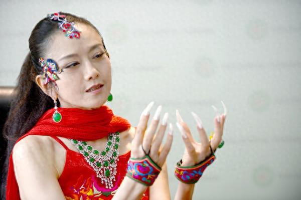 前夫刘淳晴毅然回到身边无儿无女也无妨麻将胡了免费试玩与杨丽萍离婚多年后(图17)